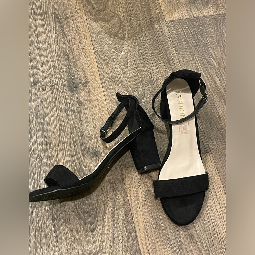 NWOT- Fashion- Black Heels- Size 40 (US 8.5)
